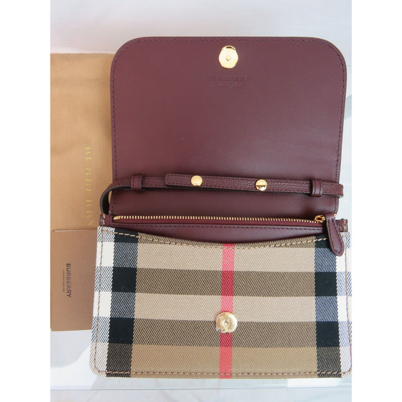 $910 BURBERRY HAMPSHIRE BURGUNDY LEATHER HOUSE CHECK SMALL CROSSBODY CLUTCH BAG - Picture 4 of 12